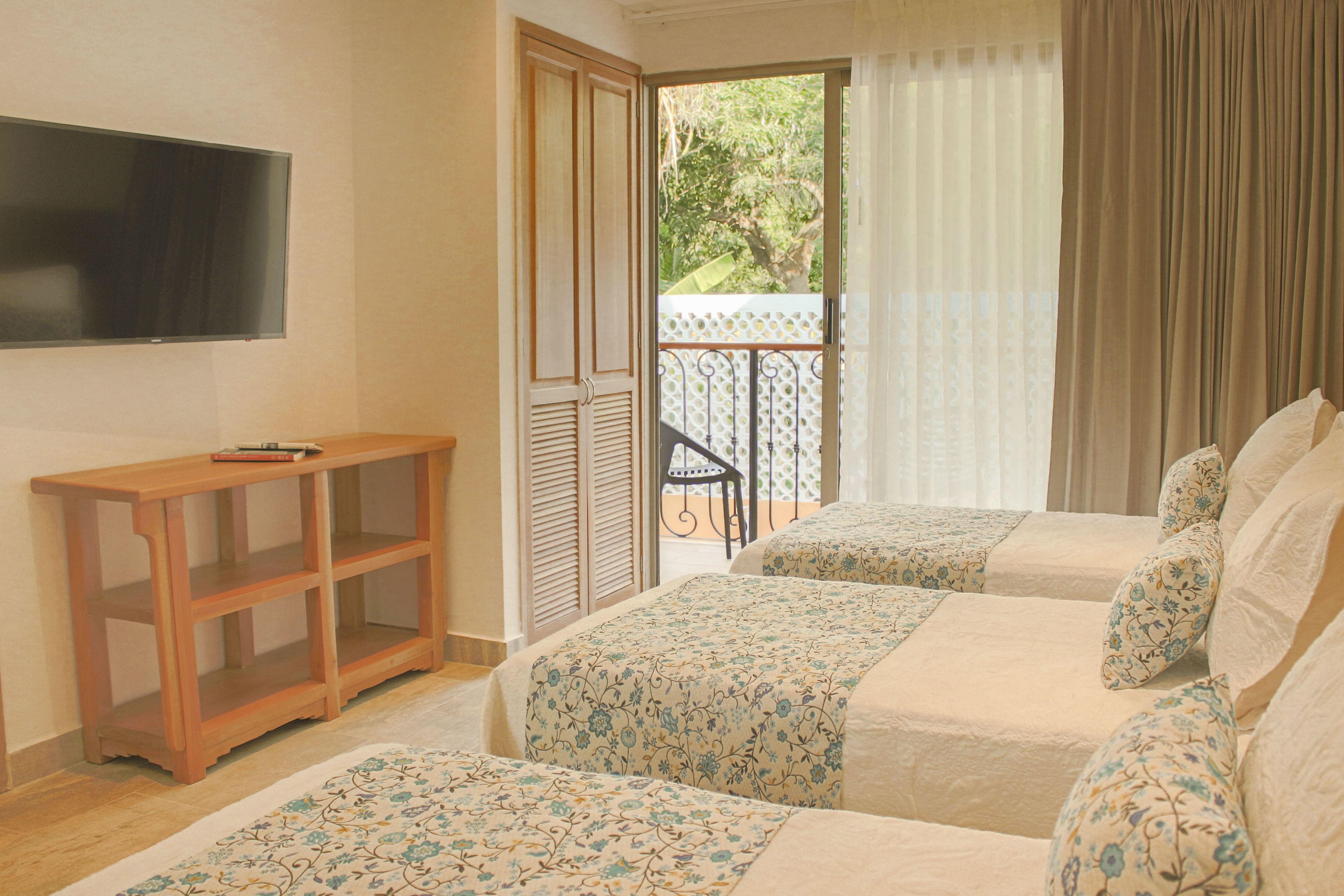 family room | in-room safe, iron/ironing board, free wifi, bed sheets