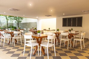 Petit déjeuner préparé à la commande compris tous les jours