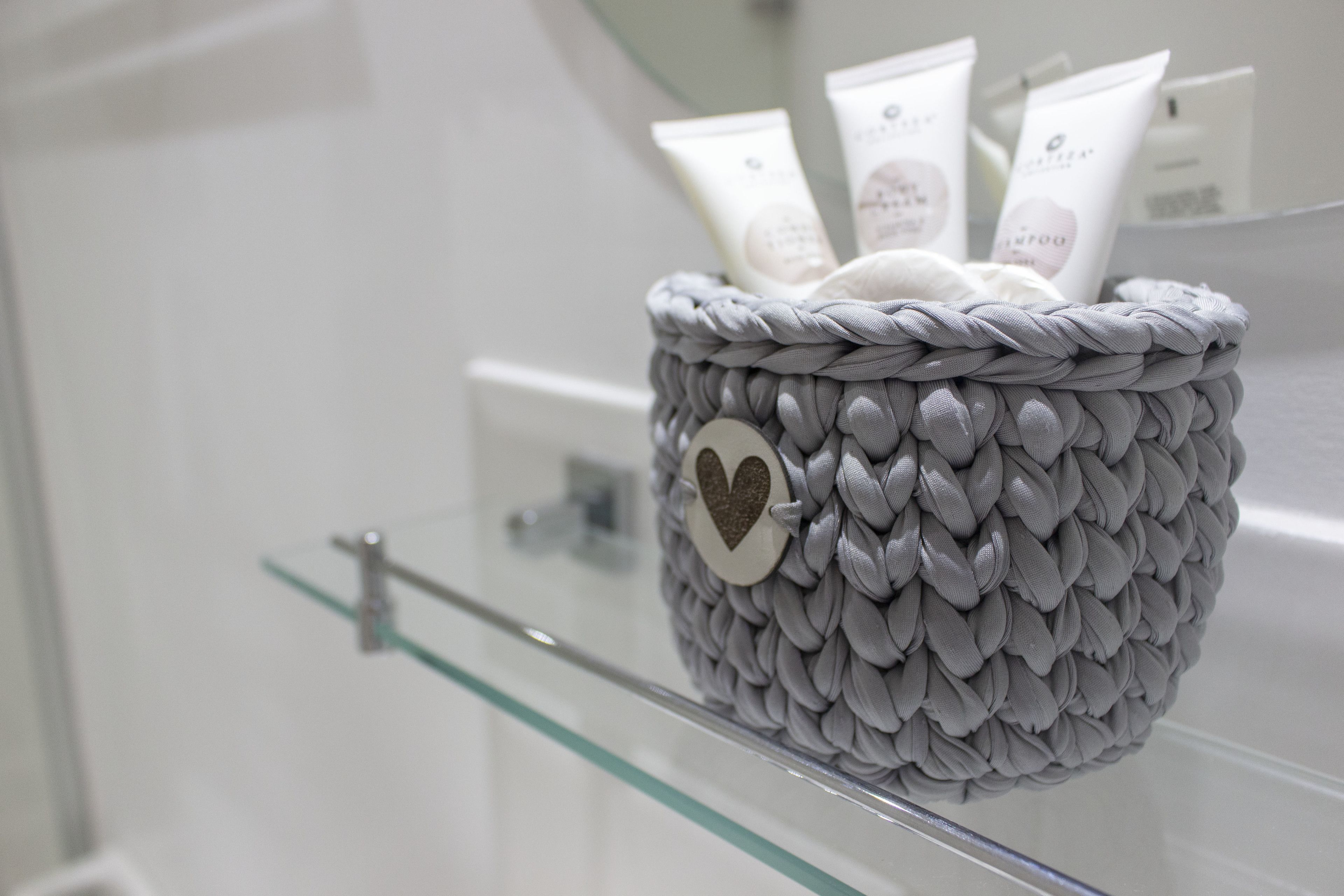 shower, rainfall showerhead, free toiletries, hair dryer