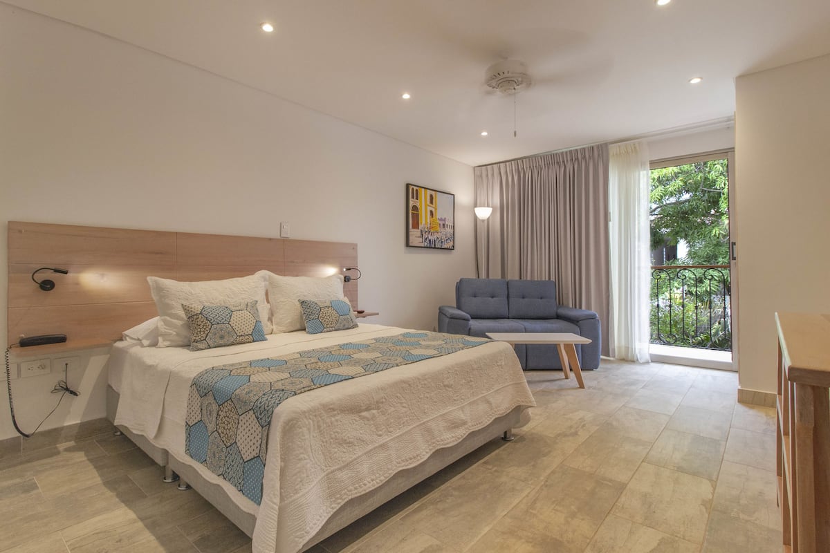 Junior kamer, 1 queensize bed | Een kluis op de kamer, een strijkplank/strijkijzer, gratis wifi