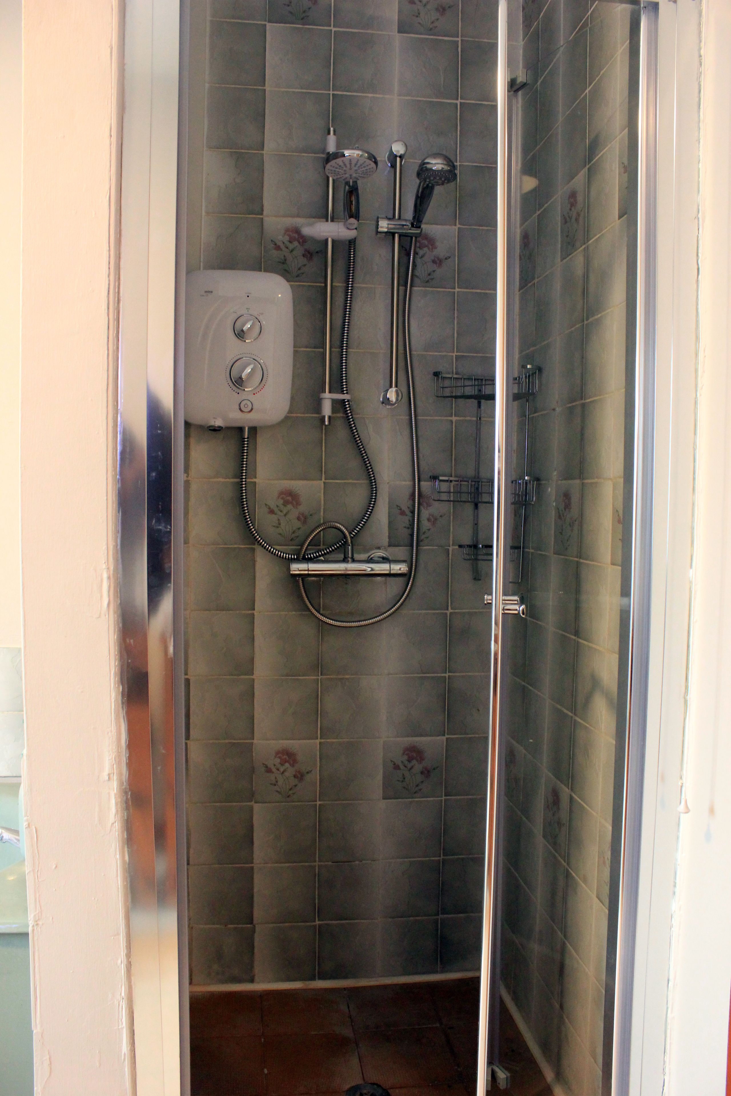 Family Cottage, 4 Bedrooms | Bathroom | Free toiletries, hair dryer, towels