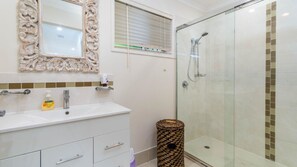 Shower - Kokomo, thats where we want to go - Bellara (BELLARA)