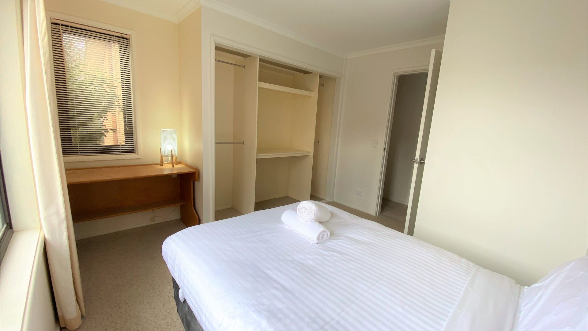 Cobbon Retreat - 5BR House l Pet Friendly l Large Fenced Backyard l WiFi l Great Location — image 8