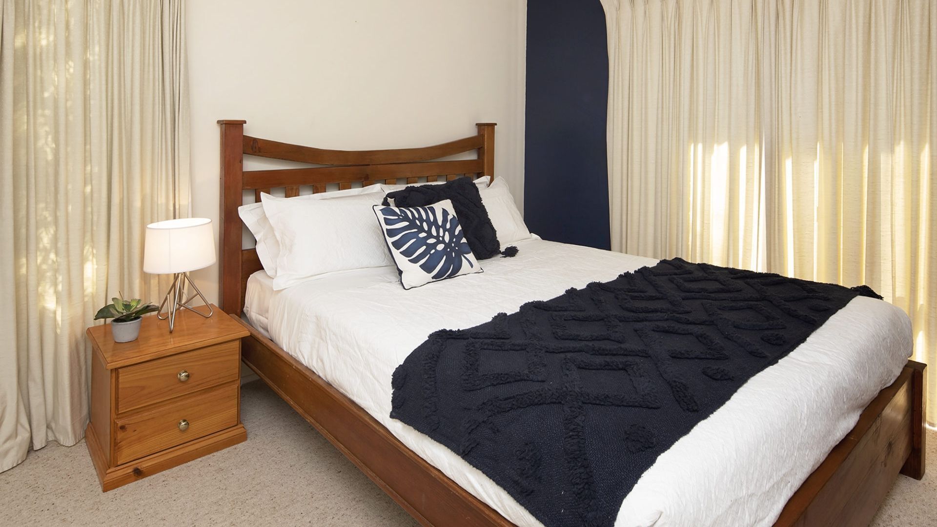 Cobbon Retreat - 5BR House l Pet Friendly l Large Fenced Backyard l WiFi l Great Location — image 6