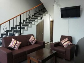 Lobby sitting area - Hotel Portal de los Andes (Bogotá)