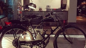 A bicycle parked in front of a Carlton Hotel reception area. - Best Western Hotel Carlton (Helsinki)
