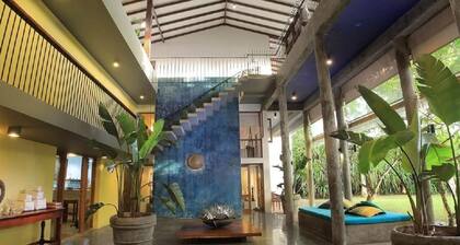 Saffron and Blue by Jetwing