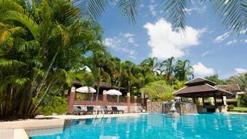 حمّام سباحة خارجي