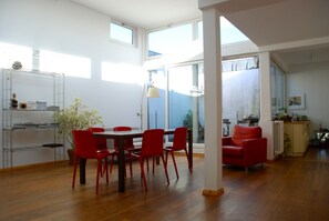 Dining - Bright loft in the Kastanienallee (Berlin)