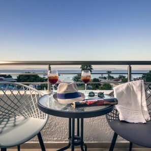 Outdoor dining - Albatros Hotel (Corfu)