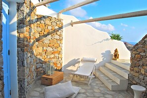 Property grounds - Houlakia's Paradise - Standing view and private pool (Mykonos)