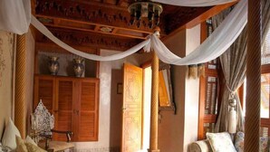 A traditional room with a bed, a sofa, and a wooden cabinet. - Riad Flam (Marrakech)