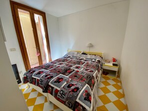 4 dormitorios, tabla de planchar con plancha, wifi gratis y ropa de cama