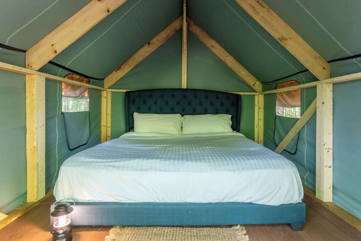 Simple Tent - Shared Bathroom | Lakens van Egyptisch katoen, luxe beddengoed, pillowtop-bedden