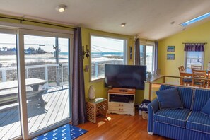 Smart TV - Three bedroom sleeping 8-steps away from South Village Beach (Dennis)