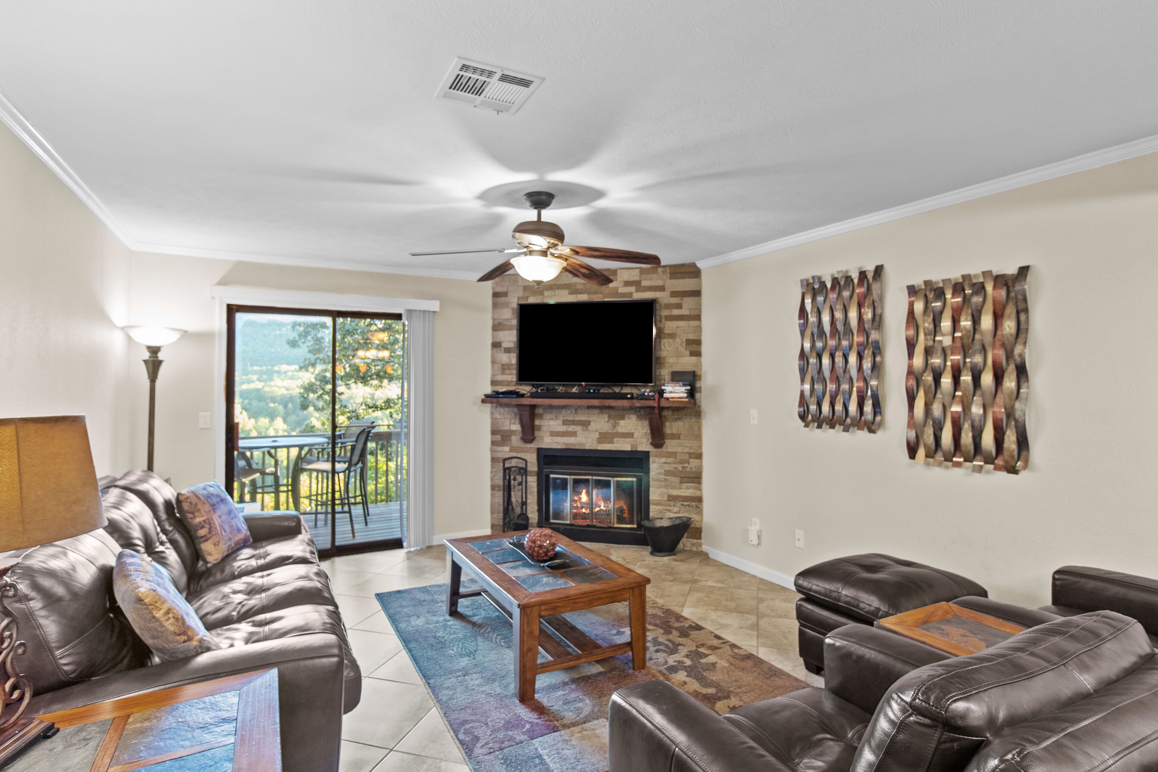 Beautiful views~Lake access~Indoor/Outdoor Pool~HotTub~Fishing 