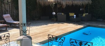 Town center house, heated pool, beach and shops within 5 minutes walk 