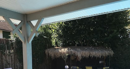 Maison centre ville ,piscine chauffée ,plage et commerces à pied en 5 minutes