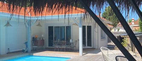 Piscina all'aperto, una piscina riscaldata