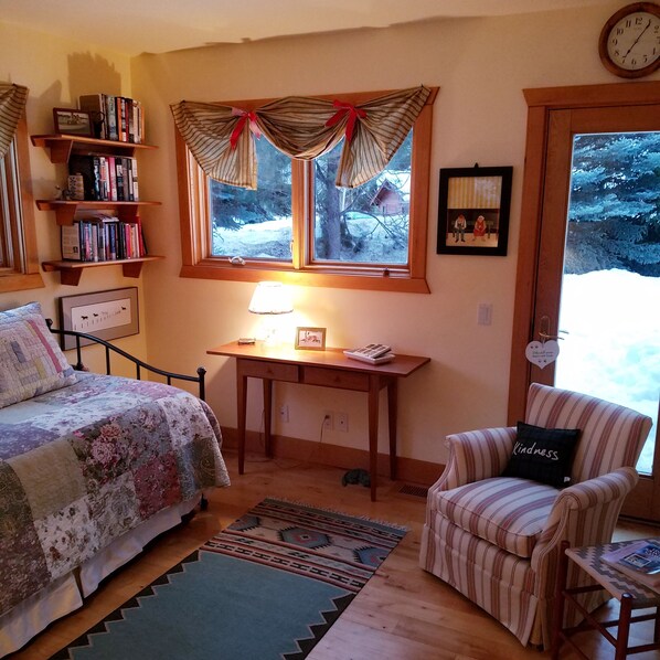 2 bedrooms, desk, iron/ironing board, free WiFi