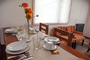 Comfort Cabin, 2 Bedrooms, Garden View | Living area | Smart TV - Cabañas Las Cumbres (El Calafate)