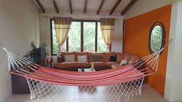 Traditional House, 3 Bedrooms | Living room