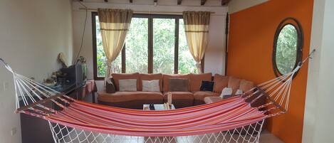 Traditional House, 3 Bedrooms | Living room