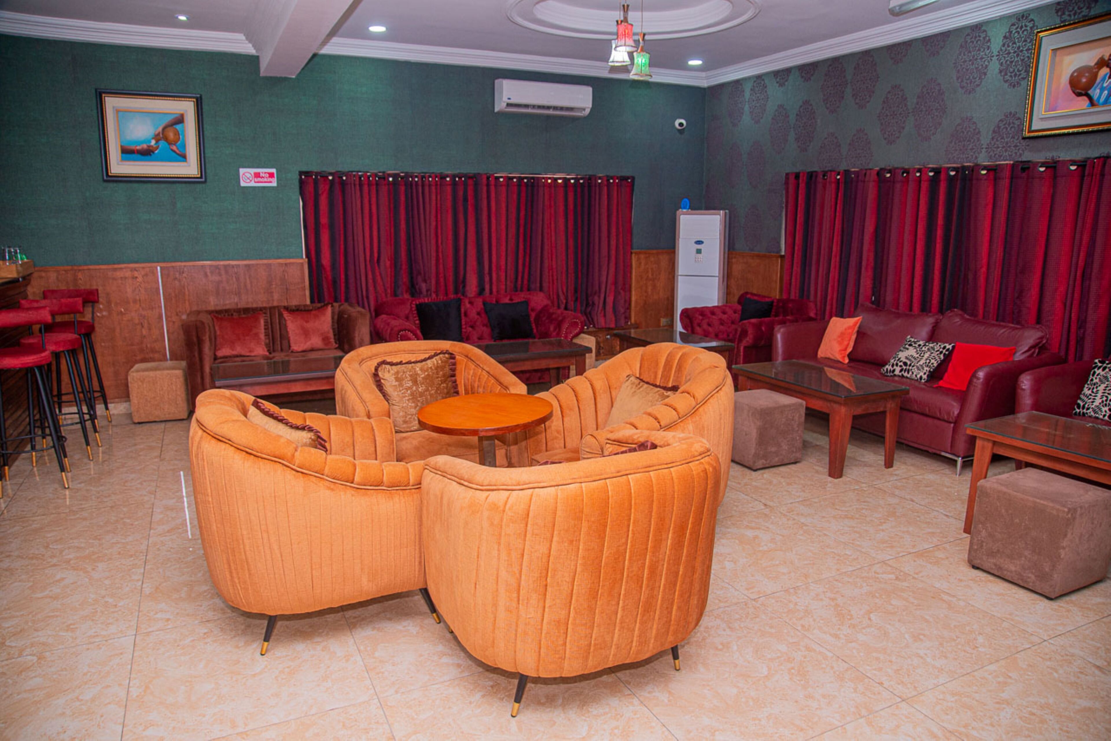 2 bares/lounges, bar ao lado da piscina