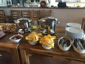 Free daily English breakfast