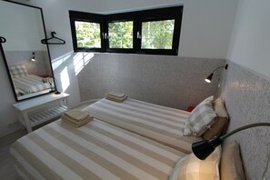 2 chambres, fer et planche à repasser, Wi-Fi, draps fournis
