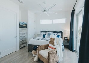 5 bedrooms, desk, iron/ironing board, WiFi