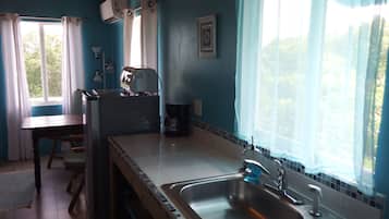 Frigorifero, forno, piano cottura, macchina per tè/caffè