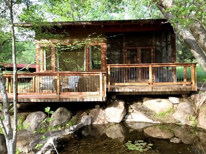 Beautiful Private Cottage 3 miles from the Sequoia Park Entrance