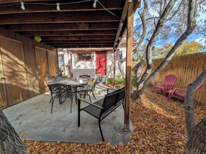Outdoor dining - Family Basecamp 6 Bedrooms Downtown GJ (Grand Junction)