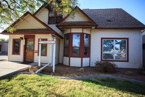 Exterior - Family Basecamp 6 Bedrooms Downtown GJ (Grand Junction)
