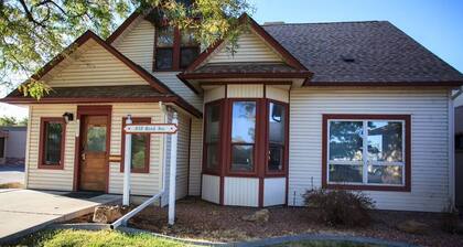 Group Basecamp 6 Bedrooms Downtown GJ