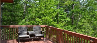 2 Bedroom Smoky Mountains Cabin in the Sky with all the perks!