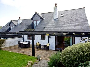 Outdoor dining - 3 bedroom accommodation in Wadebridge (Wadebridge)
