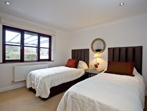 3 bedrooms, free WiFi, bed sheets