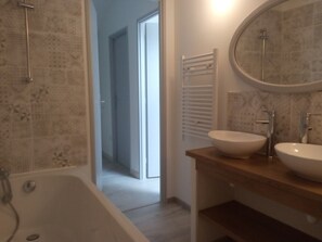 Bathtub, hair dryer