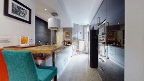 Réfrigérateur, micro-ondes, four, lave-vaisselle