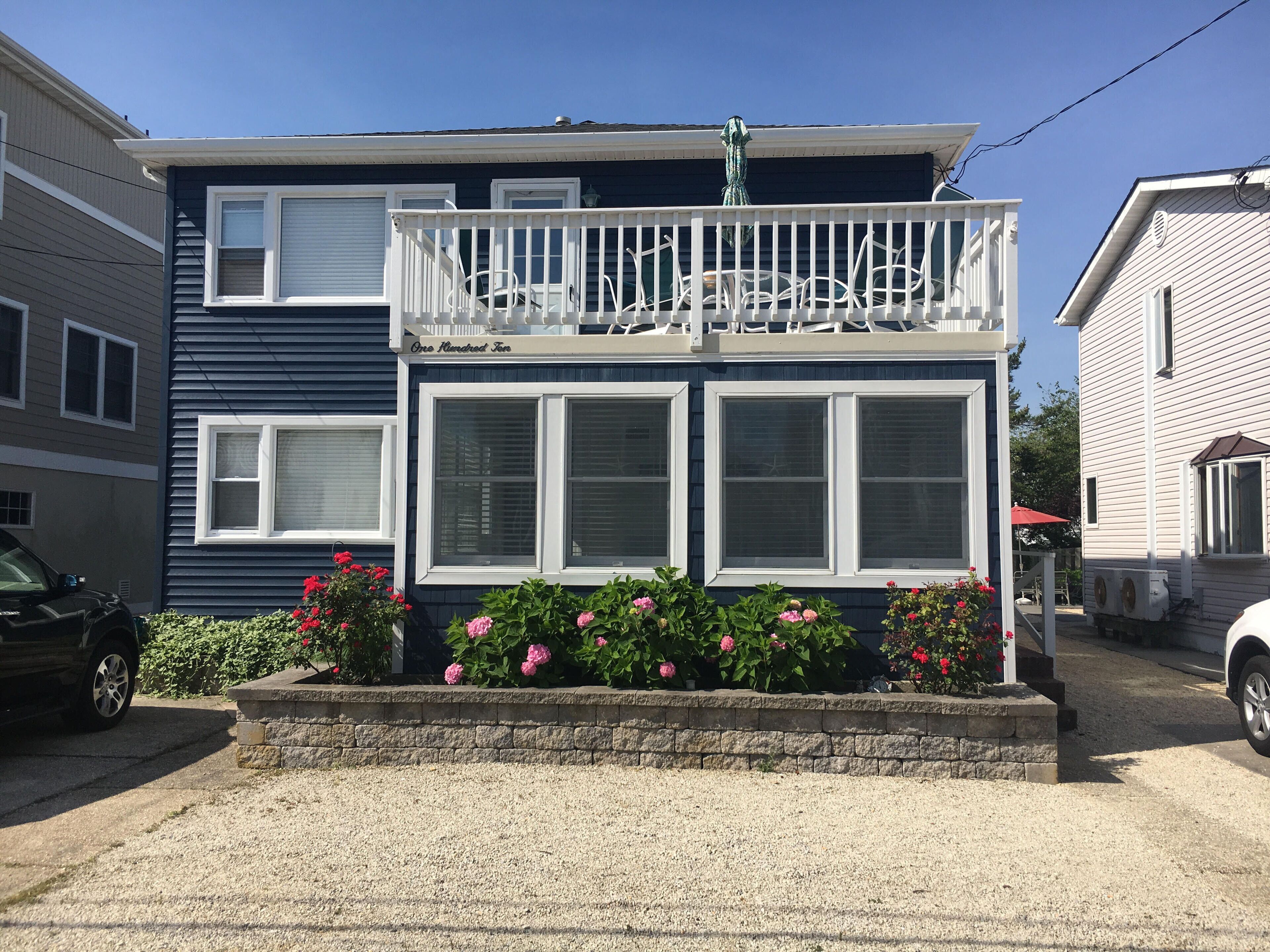 Ocean side 3 Bdrm -- 8 to beach -- 1st floor, clean, bright & comfortable