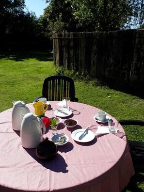 Tägliches einheimisches Frühstück (7 USD pro Person)