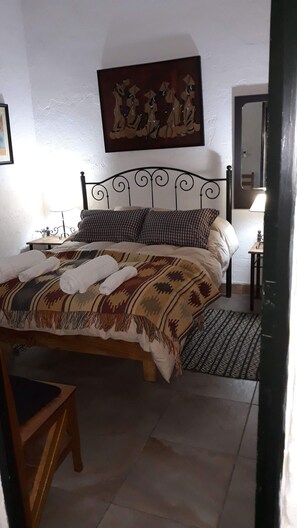 Classic-Doppelzimmer zur Einzelnutzung, 1 Queen-Bett | Kostenloses WLAN, Bettwäsche