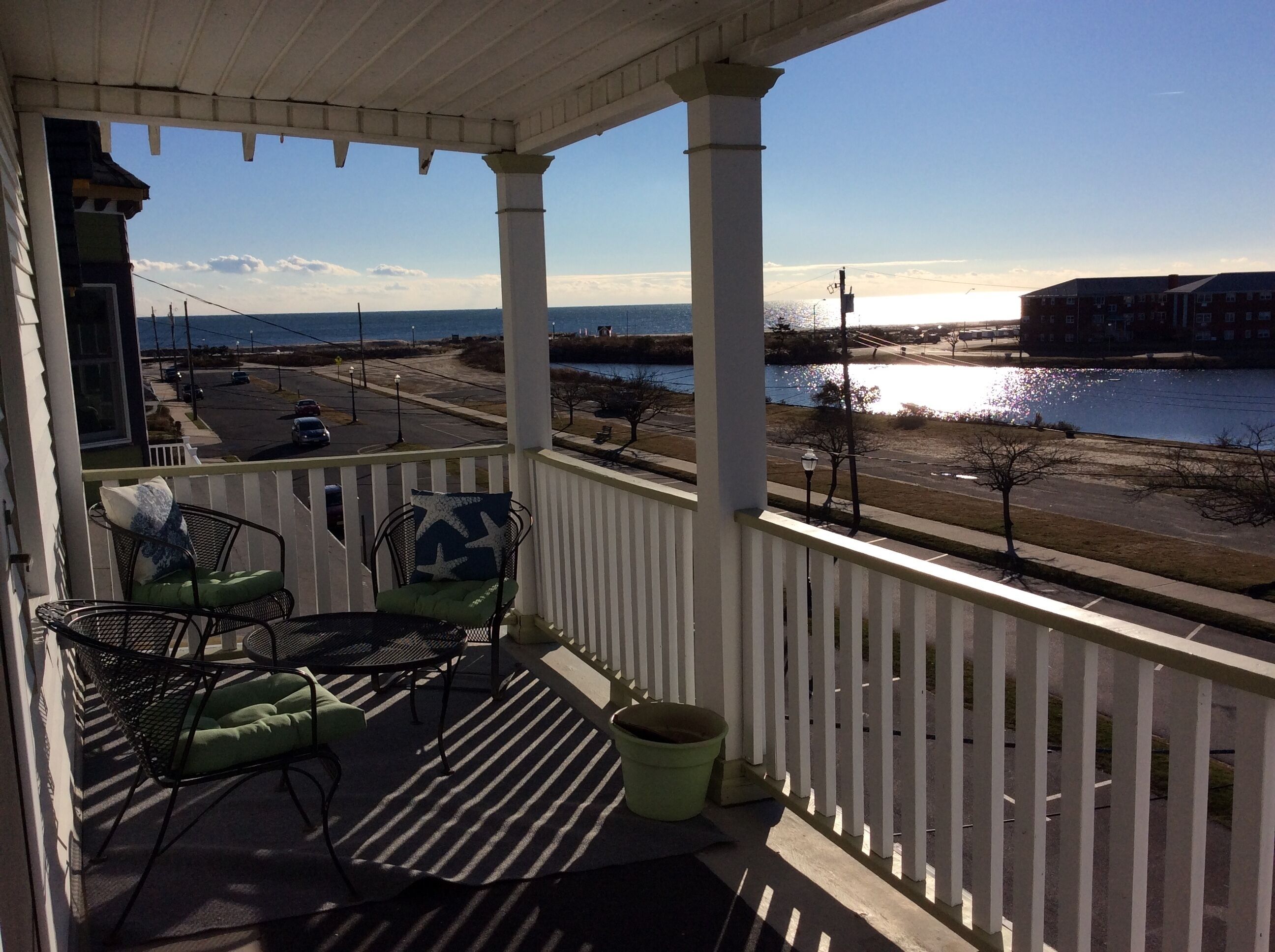 2 BR Apartment with amazing ocean and lake views