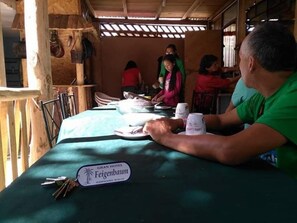 Free daily English breakfast