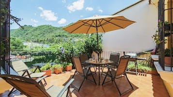 Familienvilla, 4 Schlafzimmer | Terrasse/Patio