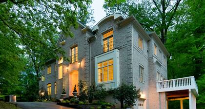 NEW! Ft Marcy 2 BR 1 LV/DRM 1 BA on Pimmit Run, hike/ kayak to the Potomac River