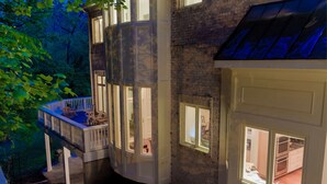 Unclassified image, 3 of 42, button - NEW! Ft Marcy 2 BR 1 LV/DRM 1 BA on Pimmit Run, hike/ kayak to the Potomac River (McLean)