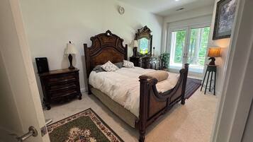 2 bedrooms, in-room safe, desk, iron/ironing board